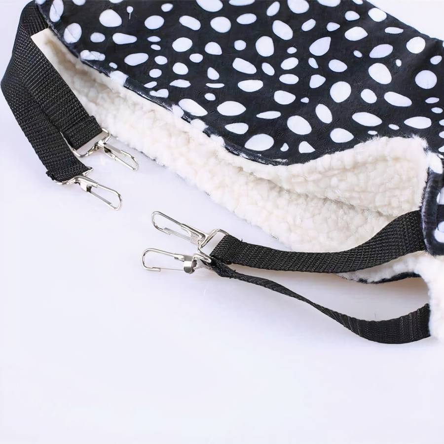 Chat sur hamac style animalier