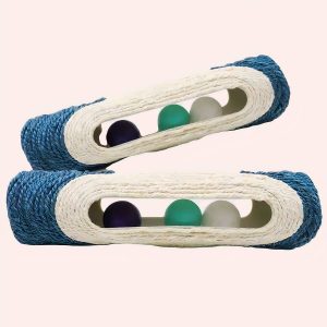 planche à gratter avec trois balles pour chat